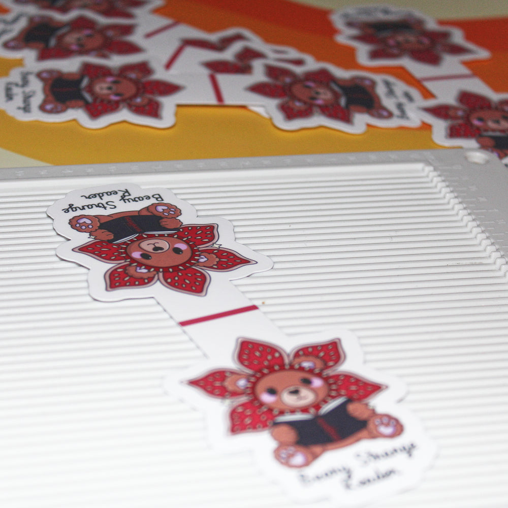Beary Strange Reader – Cute Magnetic Bookmark